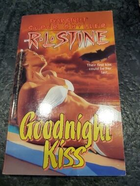 Fear Street Super Chiller #3: Goodnight Kiss by R.L. Stine 1st Edition 92 Horror